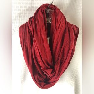 2 infinity scarves: one red, one cream